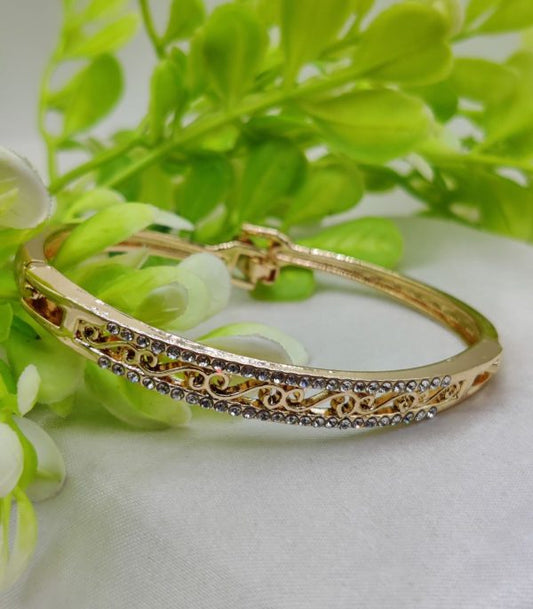 Elegant Adjustable Bracelet | Heart & Intricately Crafted Design | Adjustable Bracelet – Best Quality Artificial Bracelet For Girls & Women ( Golden ) - GOAT Mart